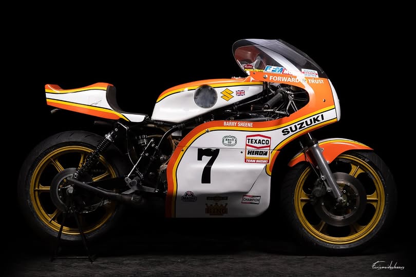 Suzuki 750 TR usine 1975, Kawasaki 750 H2R usine 1973 aux Coupes Moto Légendes
